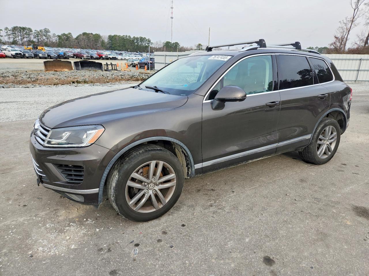 2015 Volkswagen Touareg VIN WVGEF9BP2FD006642 photo 1