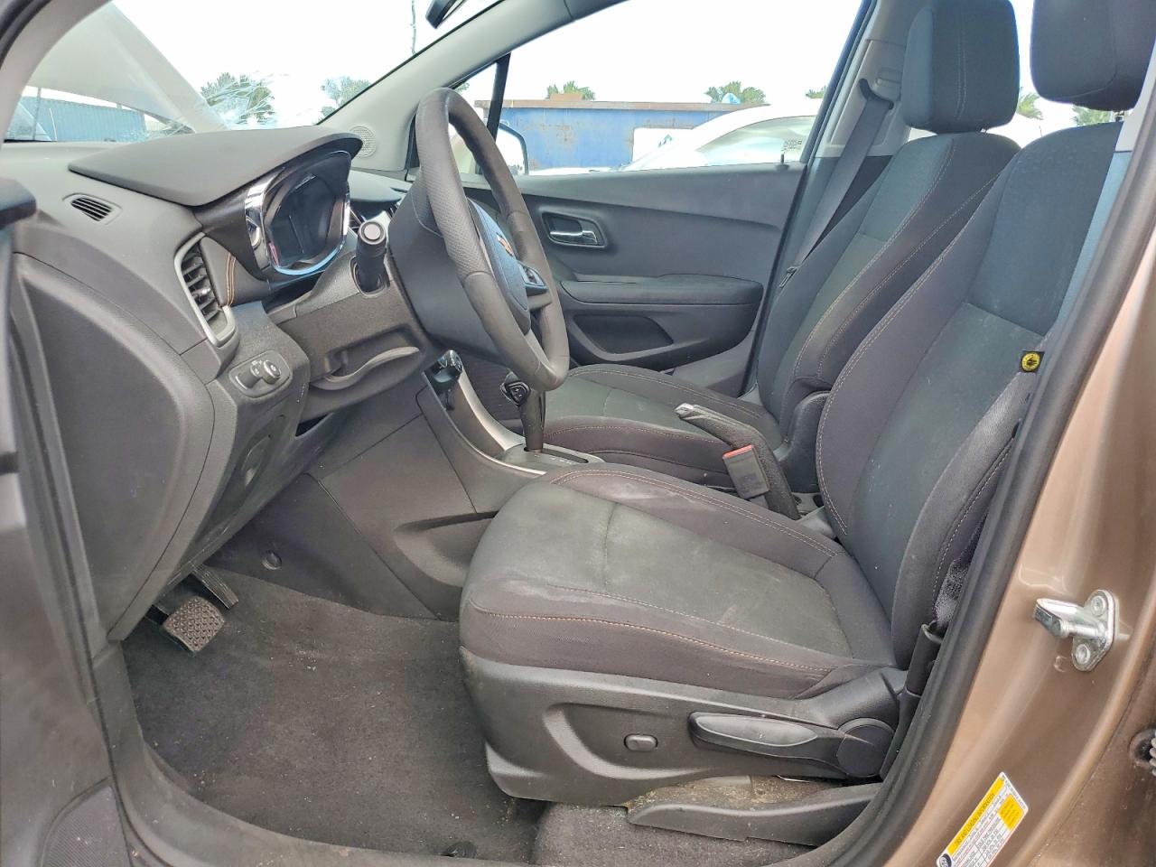 2018 Chevrolet Trax VIN 3GNCJKSB9JL410747 photo 7