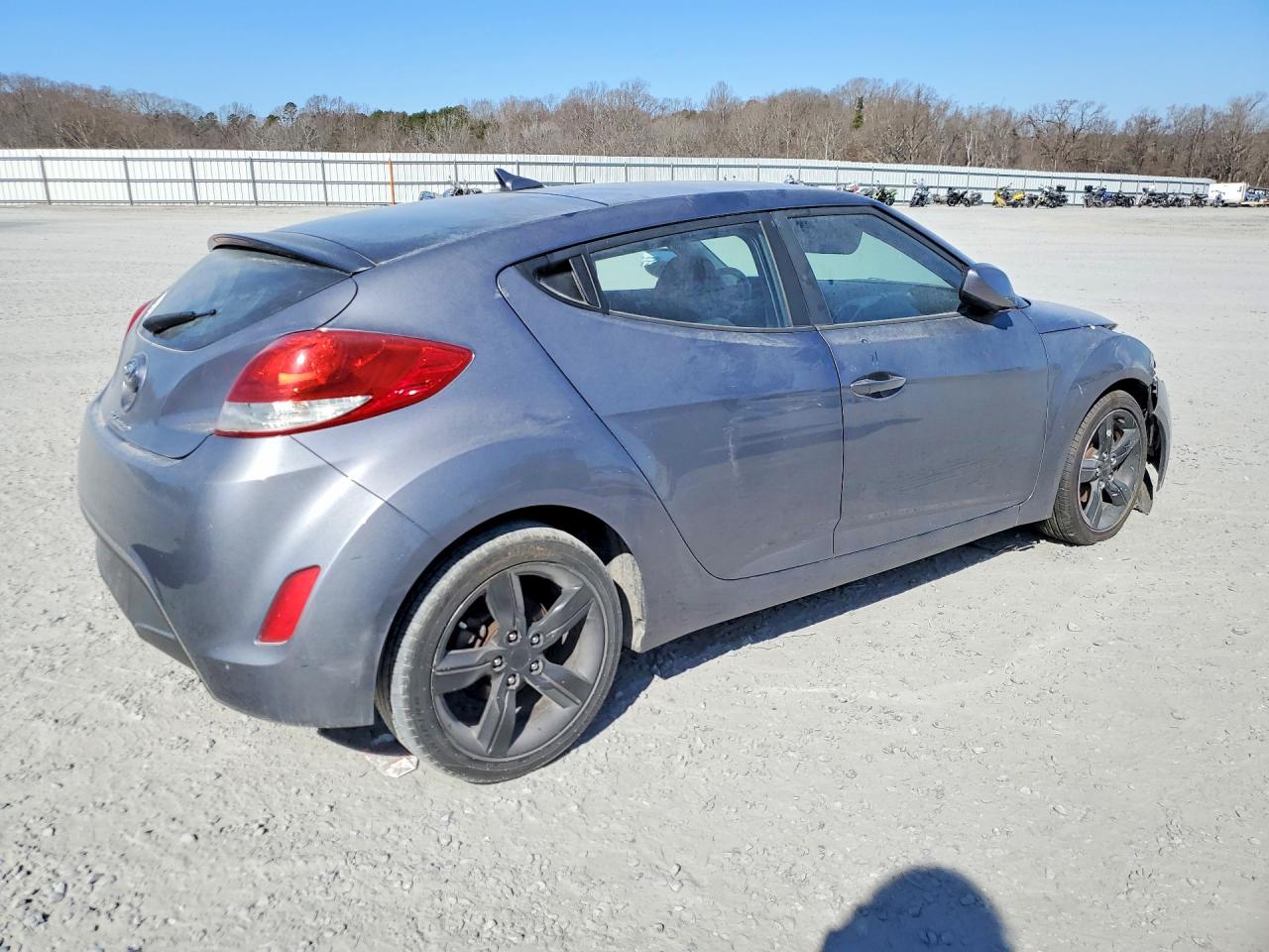 2017 Hyundai Veloster VIN KMHTC6AD0HU310495 photo 3