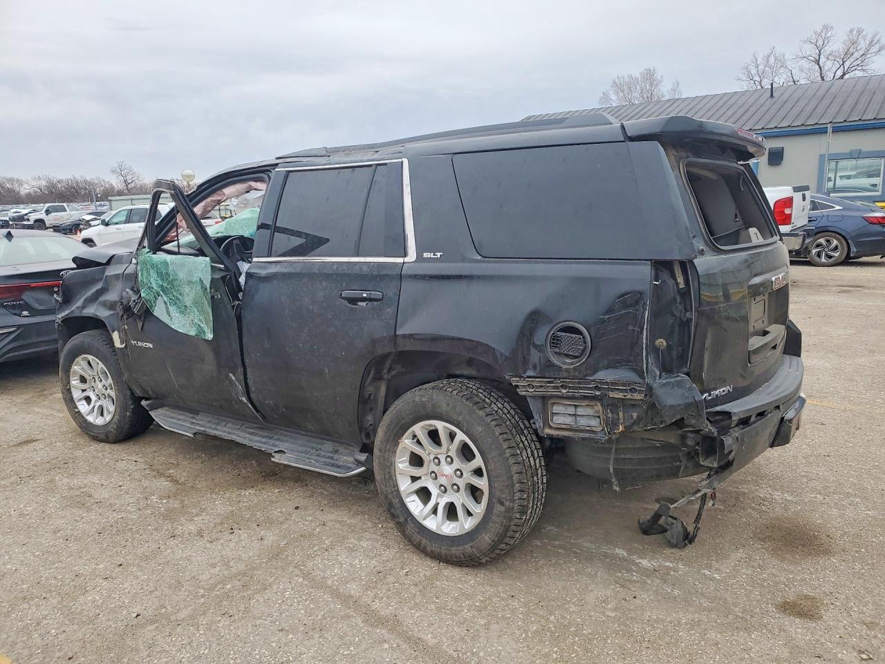 2017 GMC Yukon VIN 1GKS1BKC3HR167473 photo 2