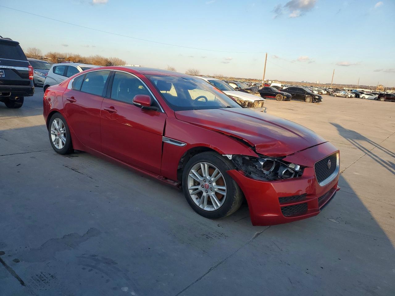 2018 Jaguar Xe VIN SAJAJ4FX2JCP37814 photo 4