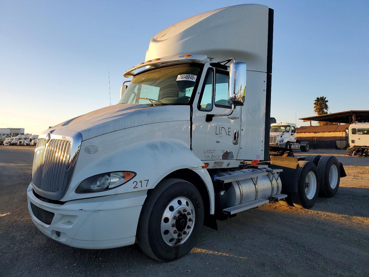 2014 International All models VIN 1HSDHSNR8EH033325 photo 2