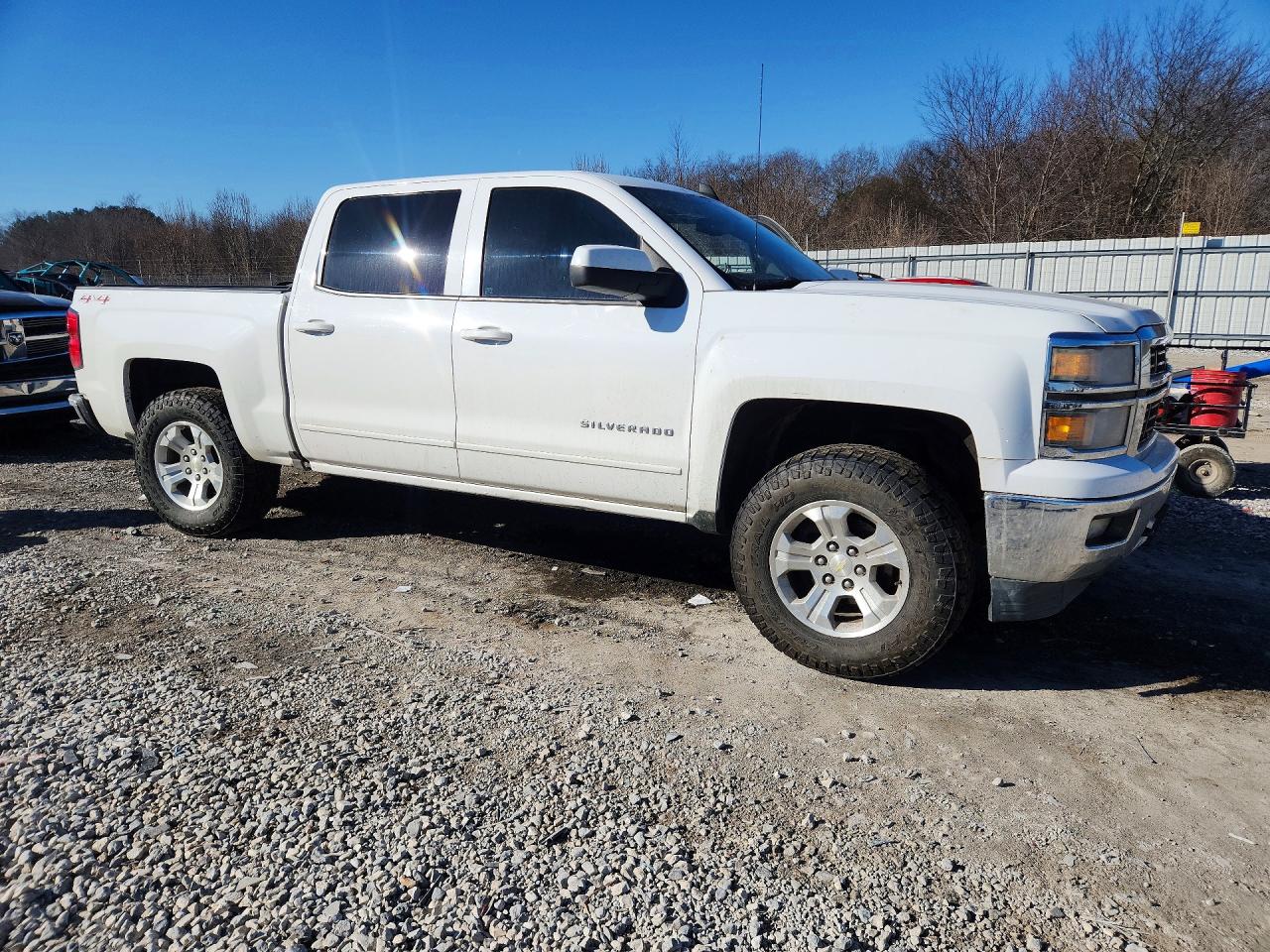 2015 Chevrolet All models VIN 3GCUKREC0FG423944 photo 4