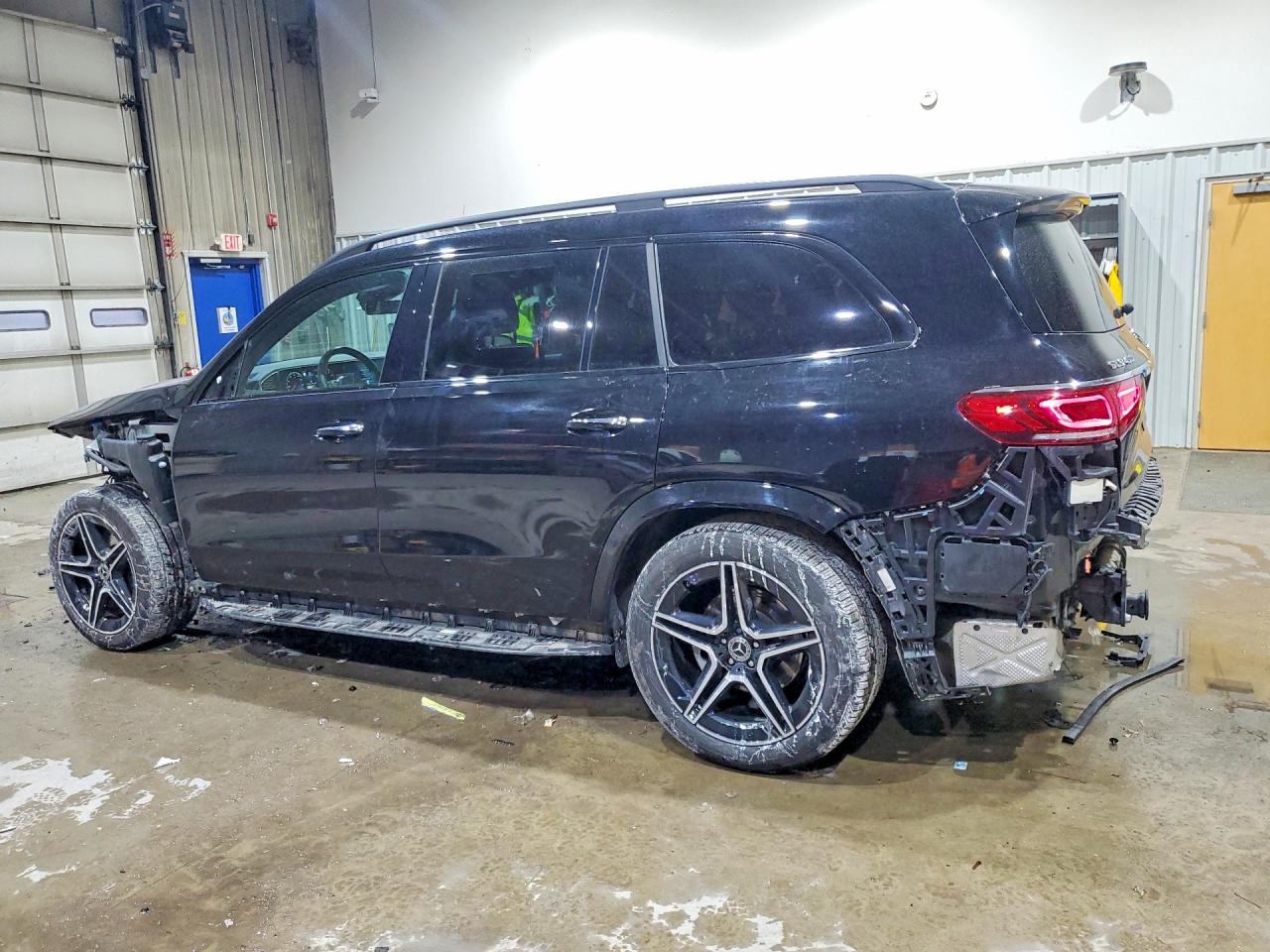 2022 Mercedes-Benz Gls-class VIN 4JGFF5KE8NA588144 photo 2