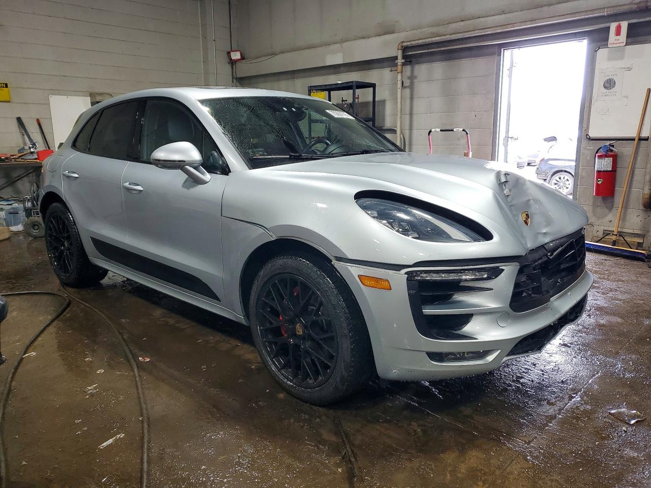 2017 PORSCHE Macan VIN WP1AG2A54HLB56279 photo 4