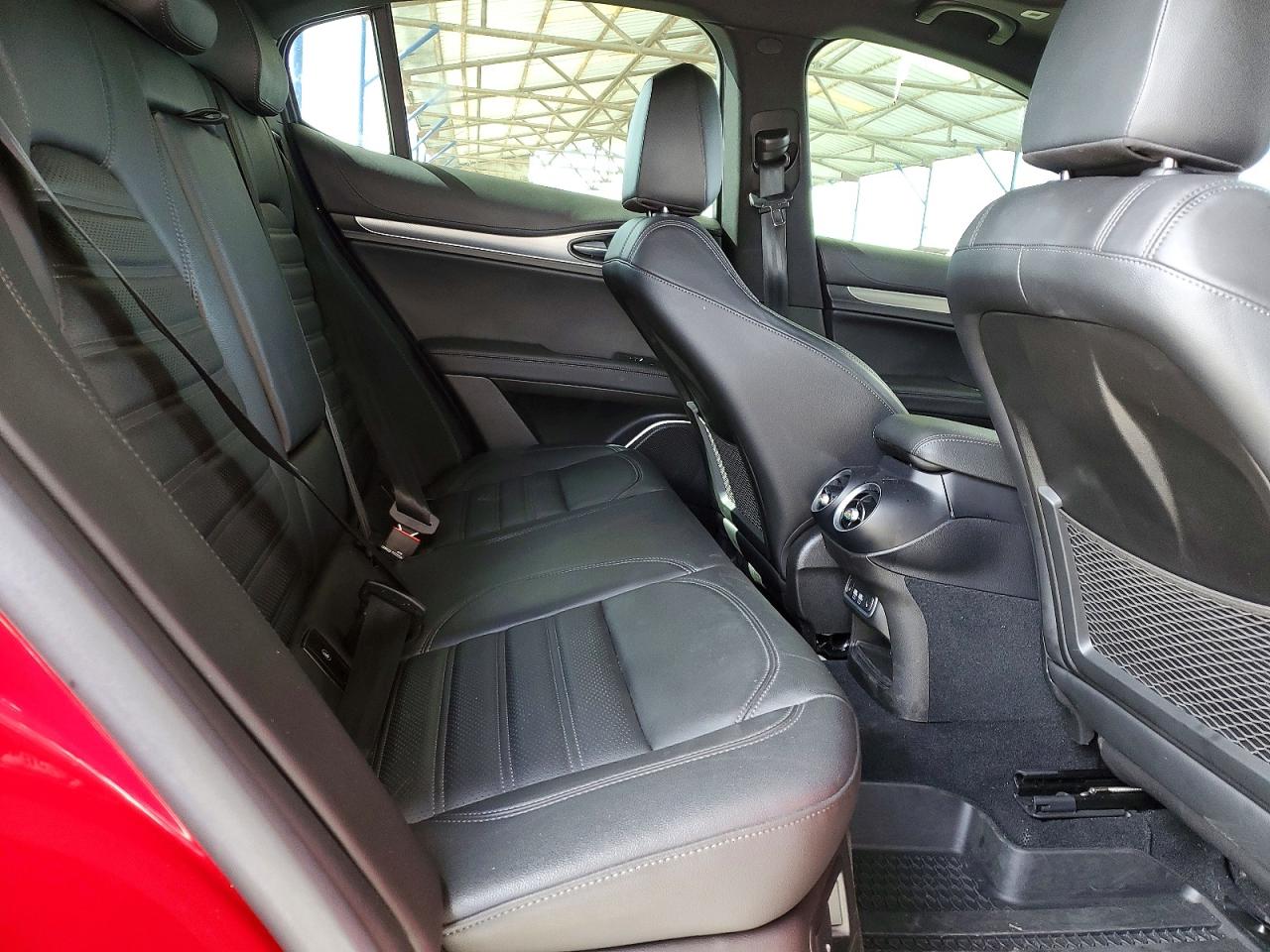 2022 Alfa Stelvio VIN ZASPAKBN5N7D24888 photo 10