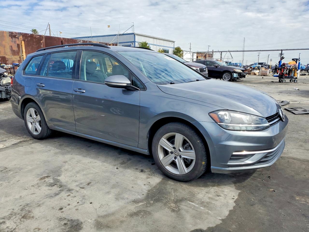2018 Volkswagen Golf VIN 3VWD17AU3JM758905 photo 4