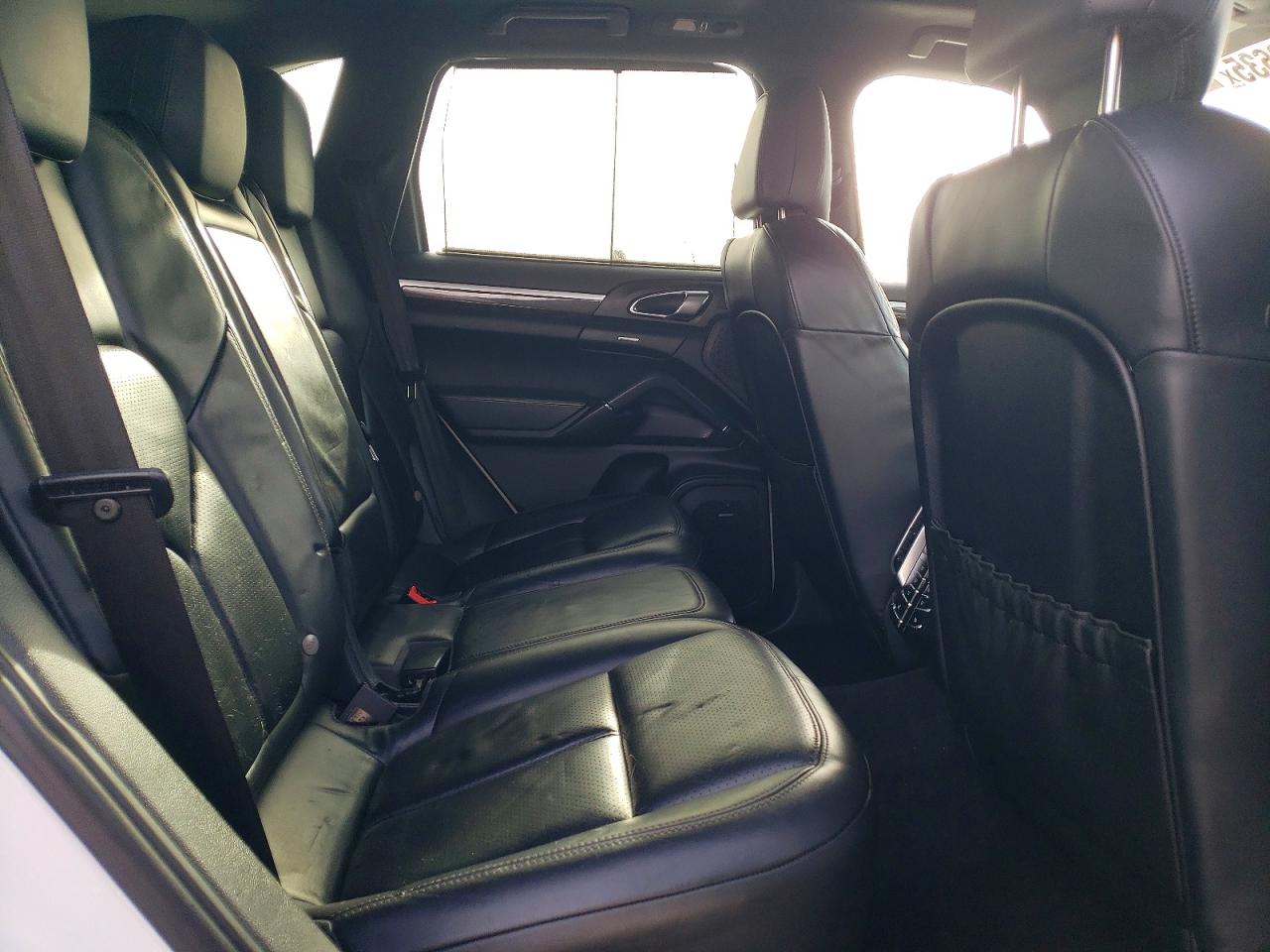 2012 Porsche Cayenne VIN WP1AA2A27CLA10930 photo 10