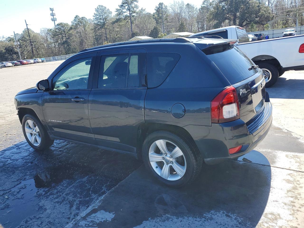 2016 Jeep Compass VIN 1C4NJCBA8GD560328 photo 2