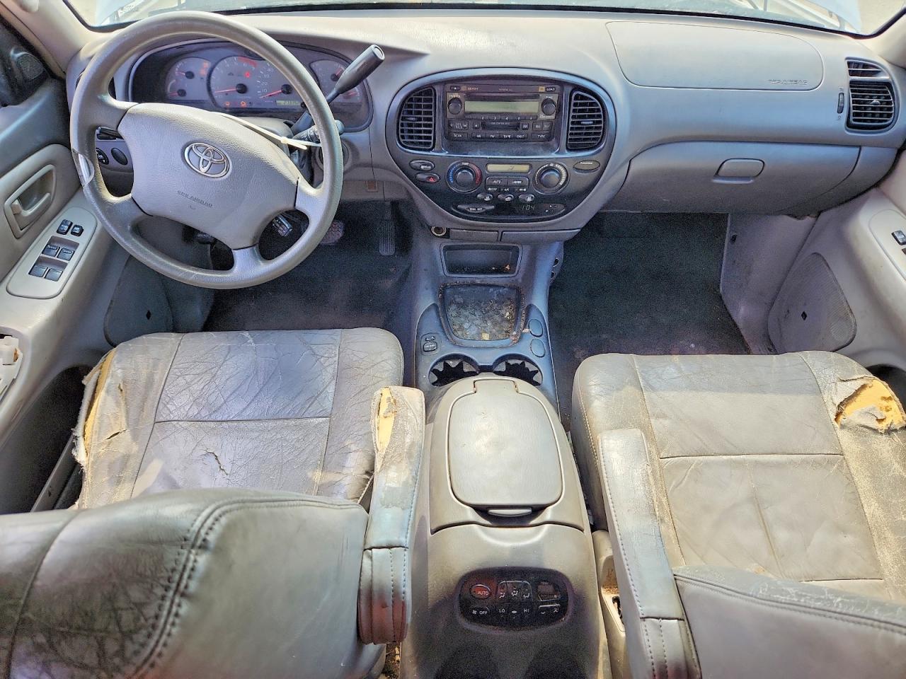 2004 Toyota Sequoia VIN 5TDZT34A04S232877 photo 8