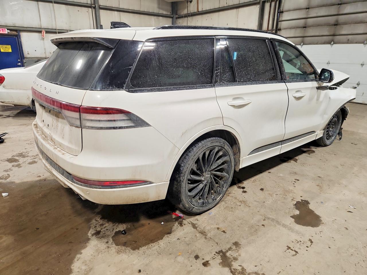 2025 Lincoln Aviator VIN 5LM5J7XC8SGL16079 photo 3