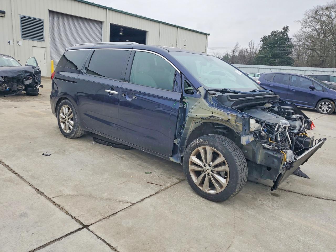 2018 Kia SEDONA VIN KNDME5C18J6351449 photo 4