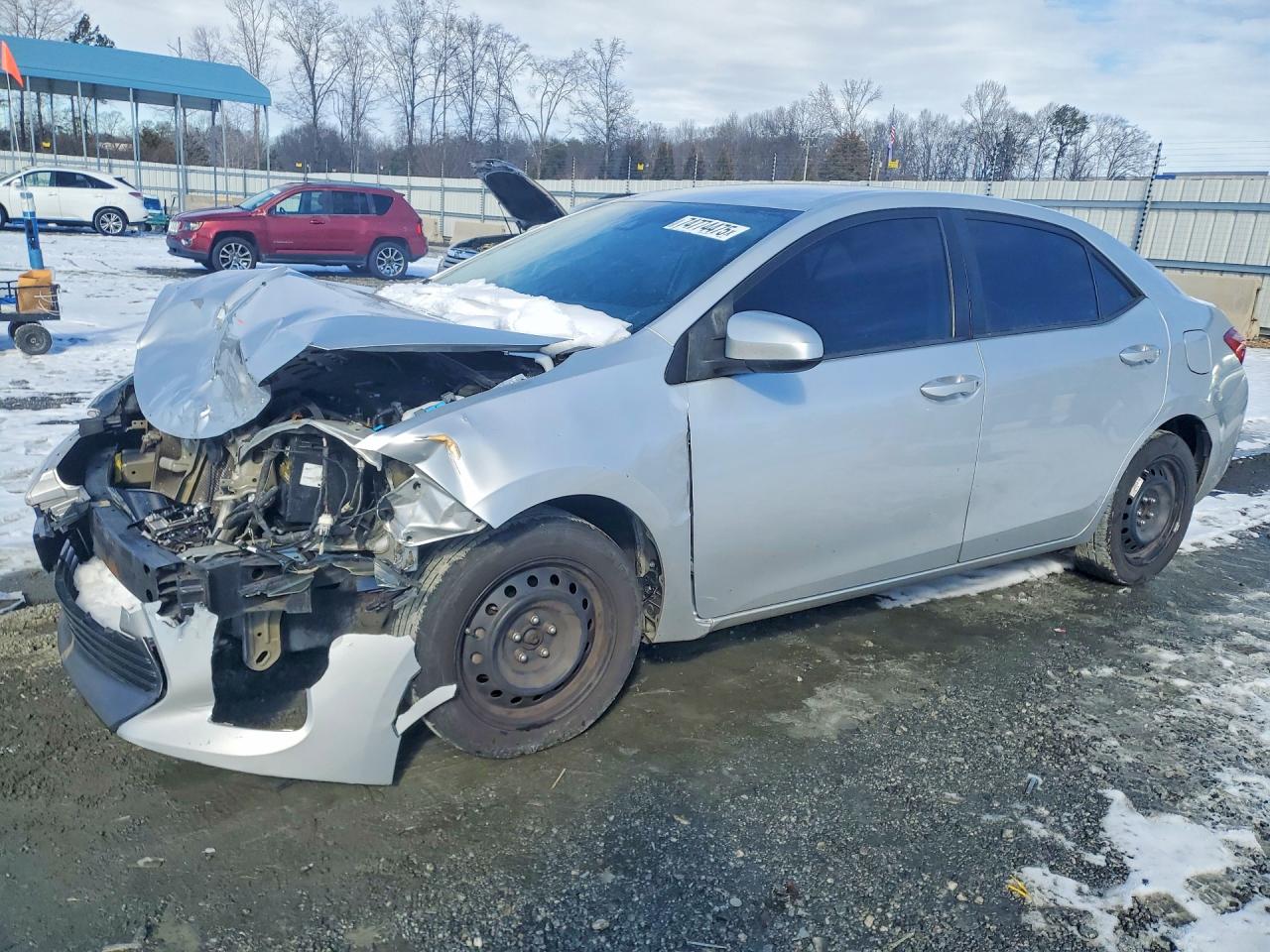 2018 Toyota Corolla VIN 5YFBURHE8JP773629 photo 1