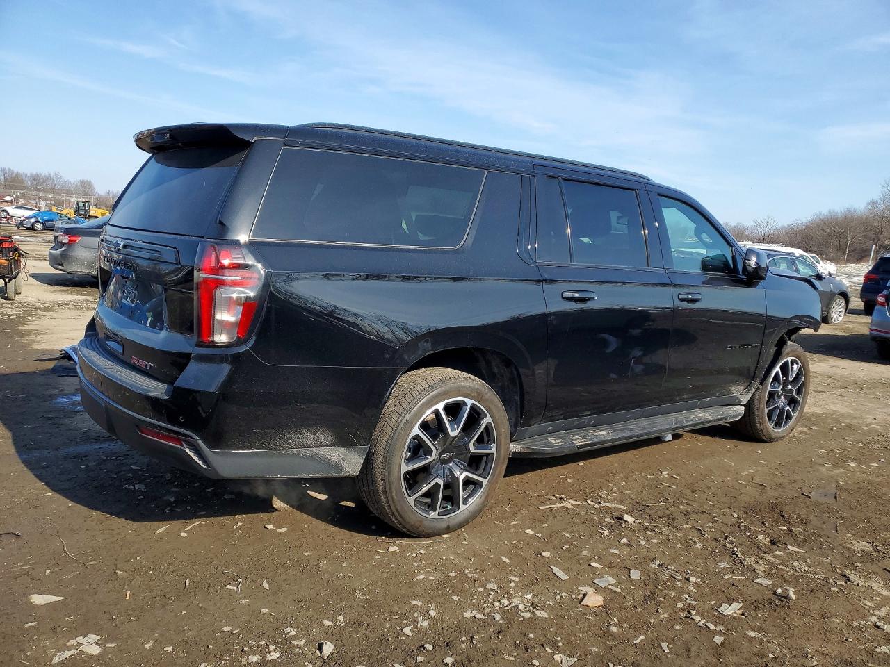 2024 CHEVROLET Suburban VIN 1GNSKEKD5RR201165 photo 3