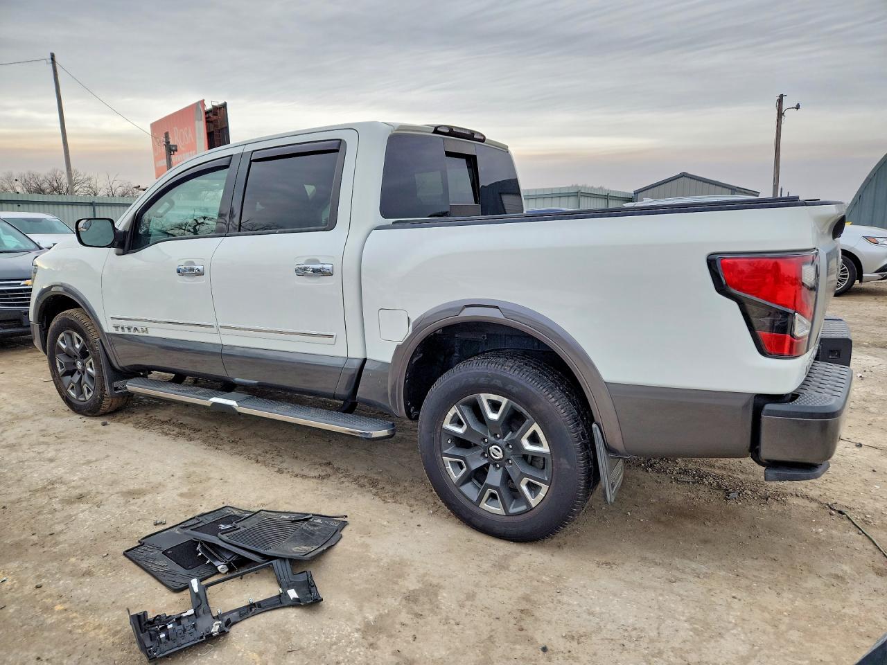 2021 Nissan TITAN VIN 1N6AA1ED0MN509109 photo 2