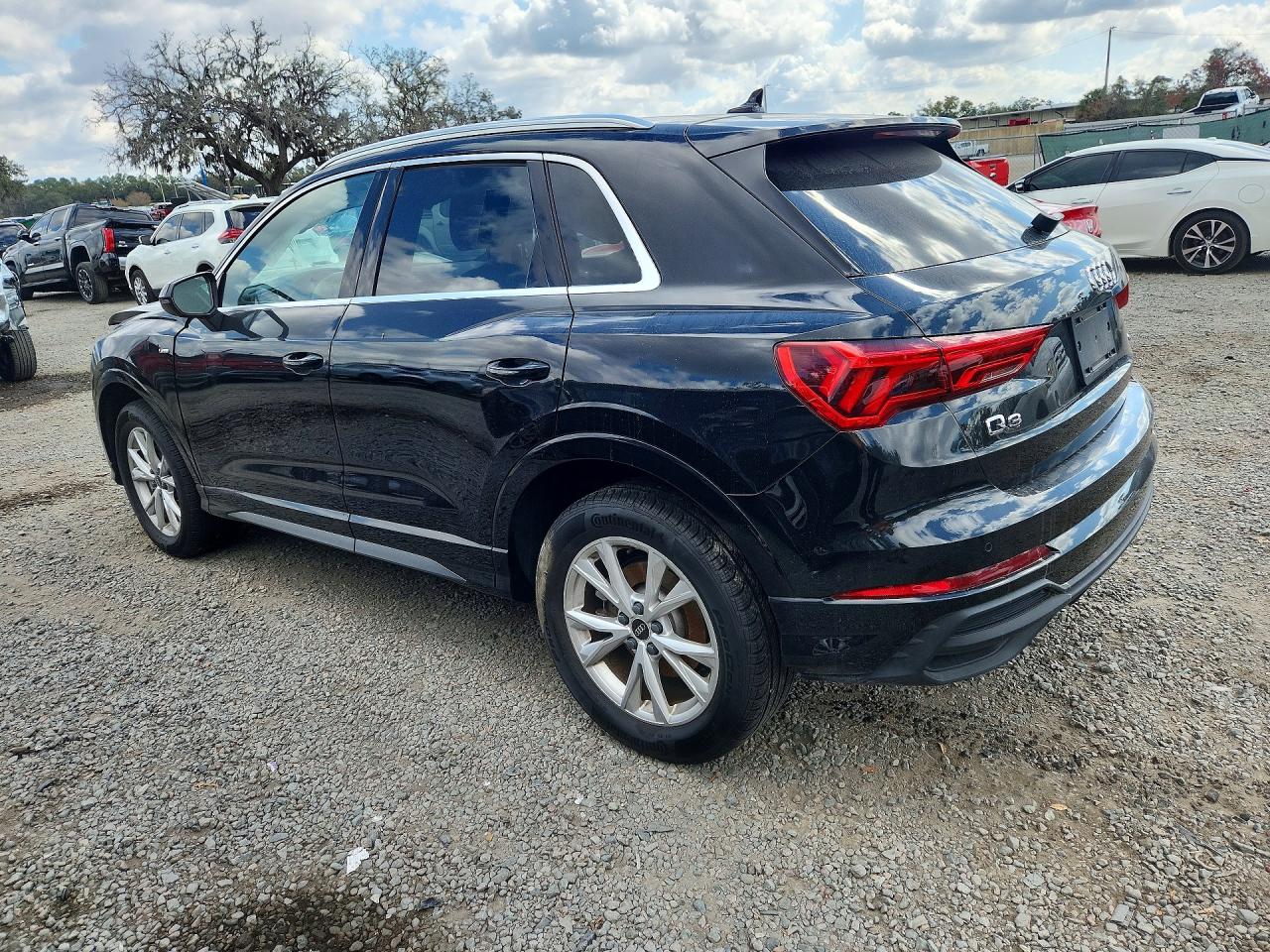 2025 Audi Q3 VIN WA1DECF30S1008306 photo 2