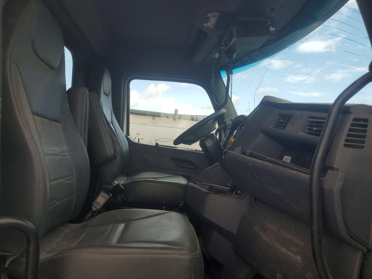 2025 PETERBILT All other VIN 2NP8LJ0X9SM698930 photo 5