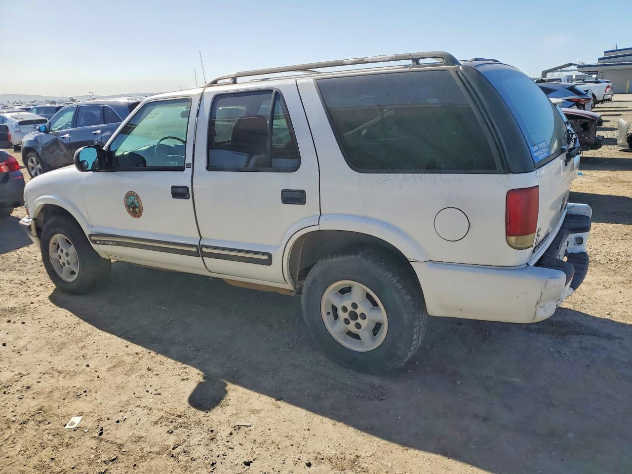 2000 CHEV Blazer VIN 1GNDT13W1Y2117866 photo 2