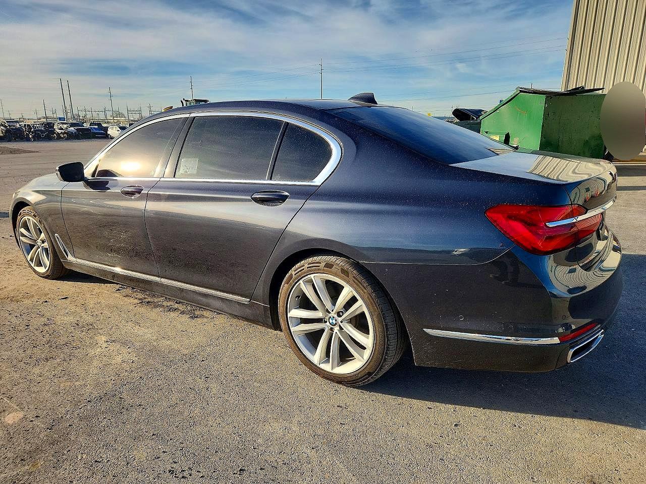 2016 BMW 7 series VIN WBA7F0C51GGL99651 photo 2