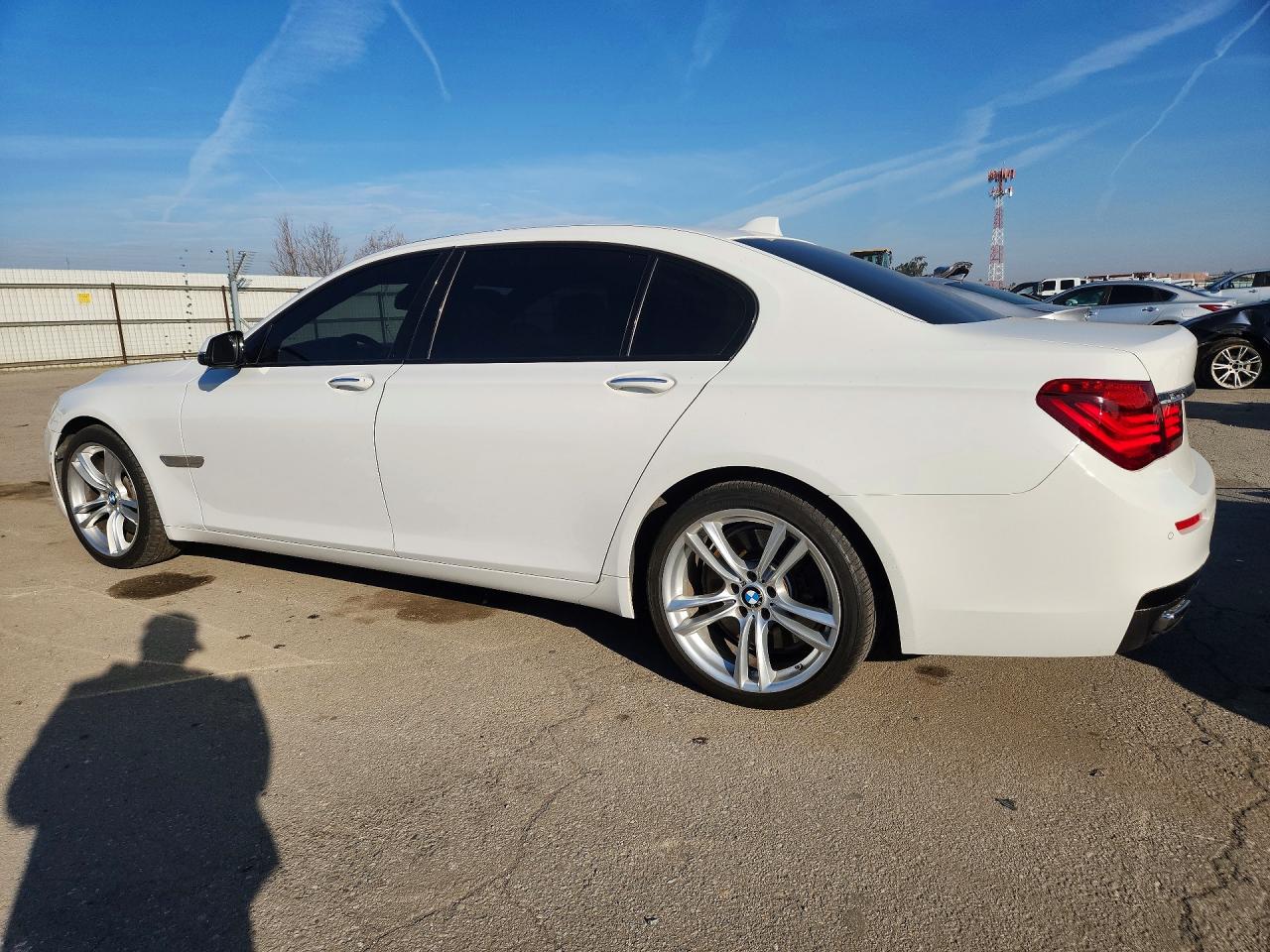 2015 BMW 7 series VIN WBAYE8C59FD781903 photo 2