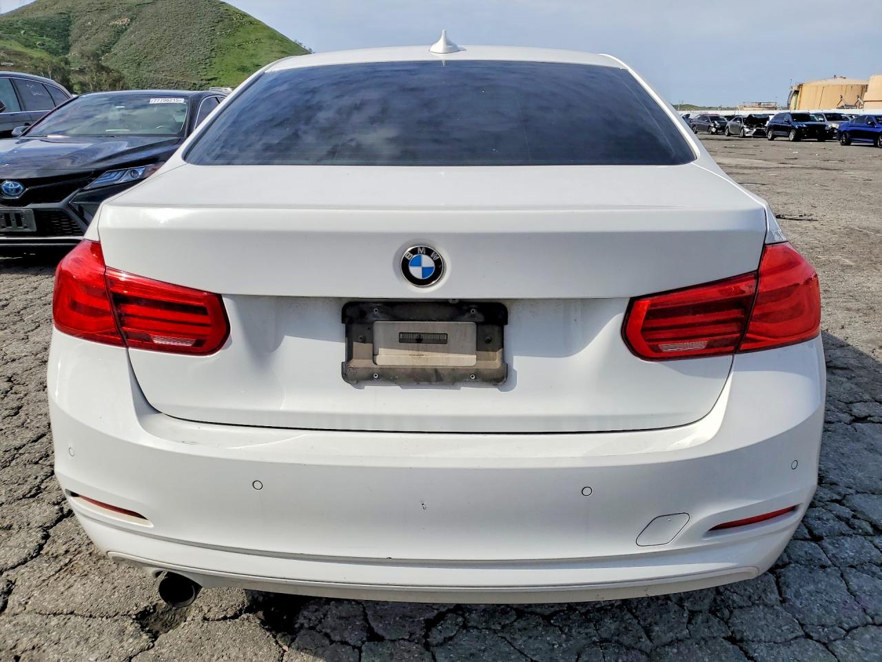 2017 BMW 3 series VIN WBA8E1G32HNU15570 photo 6