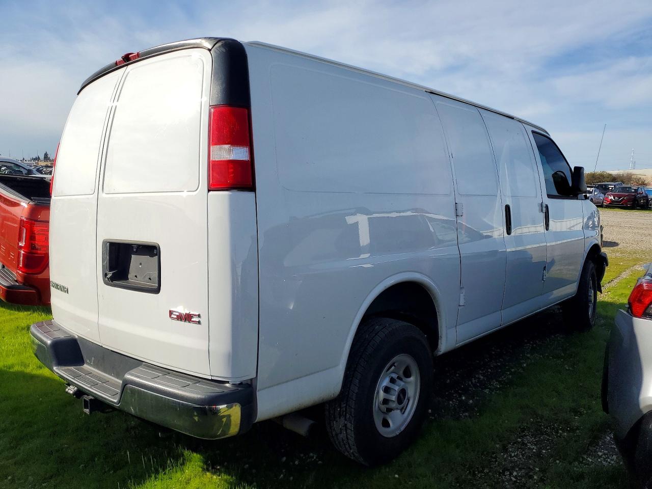 2020 GMC Savana VIN 1GTW7AFG7L1238023 photo 3