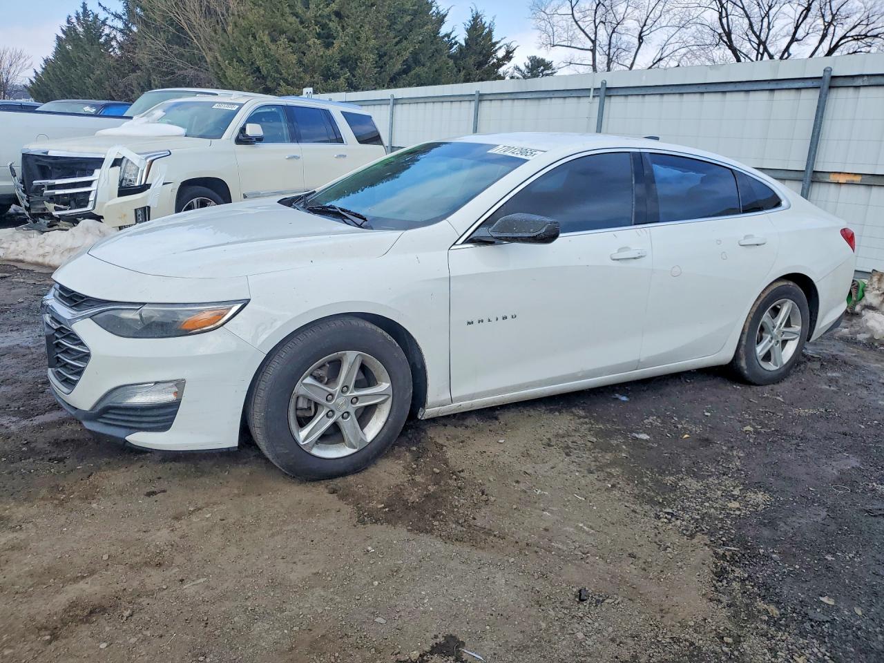 2020 Chevrolet Malibu VIN 1G1ZB5ST2LF157738 photo 1