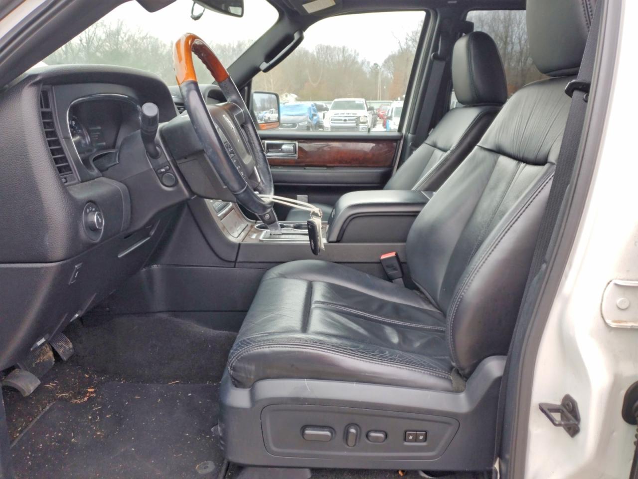 2015 LINCOLN Navigator VIN 5LMJJ2HT4FEJ10033 photo 7