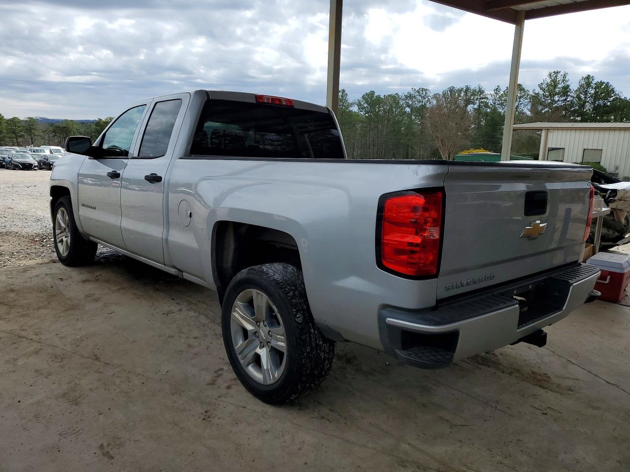 2018 Chevrolet All models VIN 1GCRCPECXJZ315461 photo 2