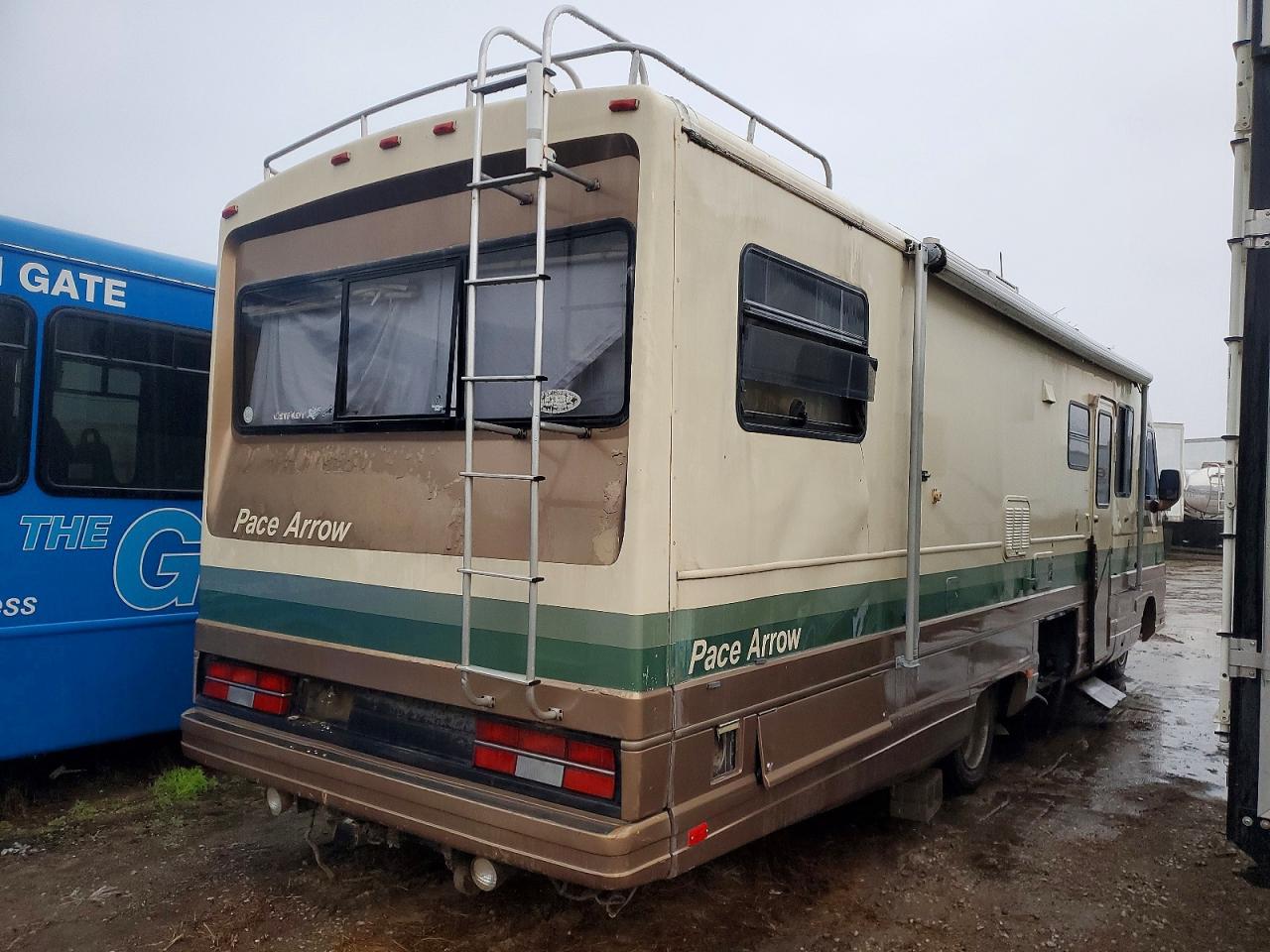 1988 CHEV All models VIN 1GBKP37W0J3307799 photo 4