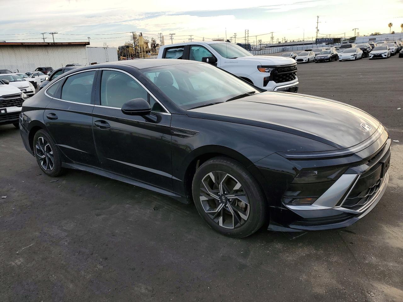 2024 Hyundai Sonata VIN KMHL64JA5RA381180 photo 4