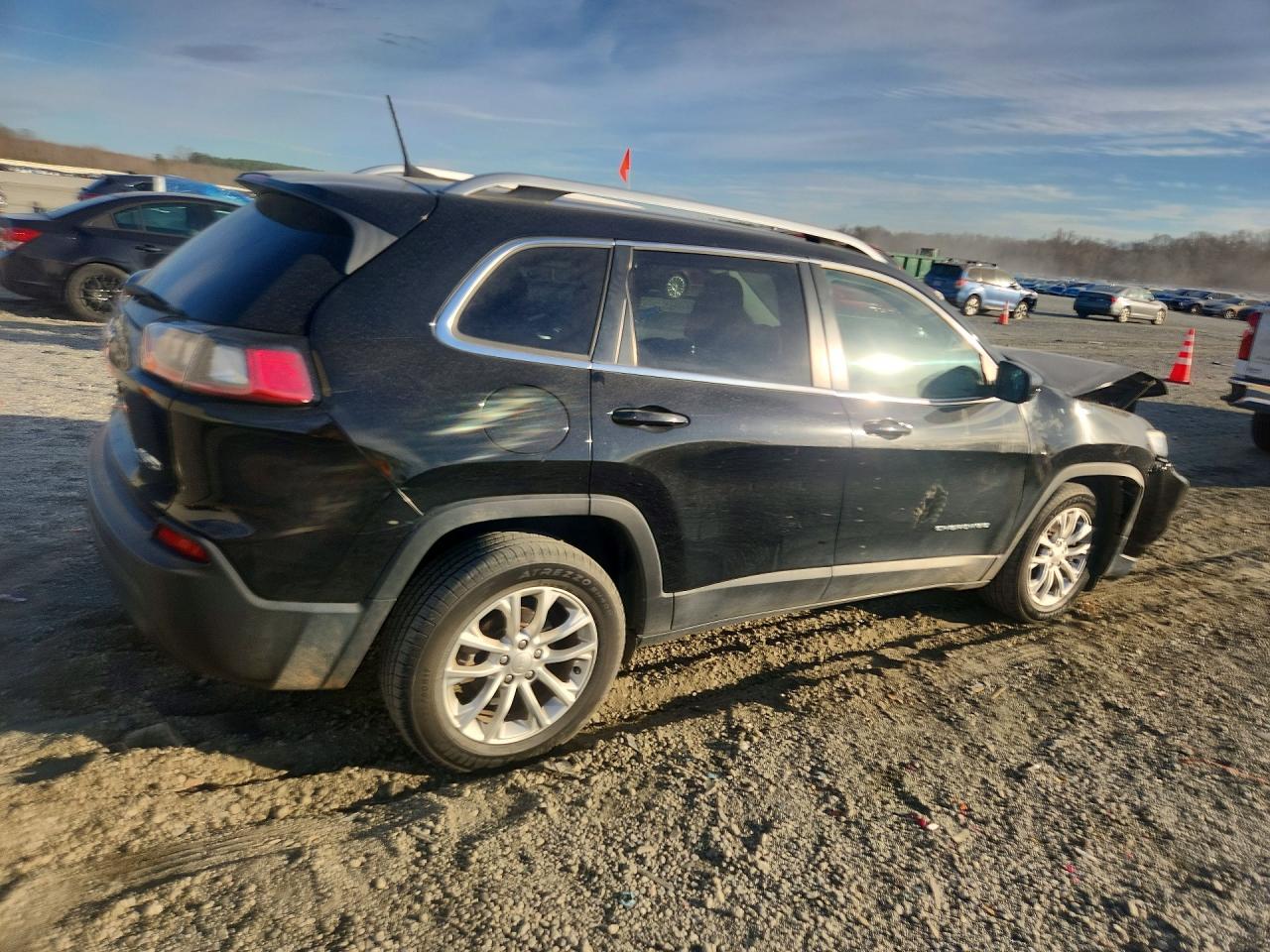 2019 Jeep Grand cher VIN 1C4PJLCBXKD249346 photo 3