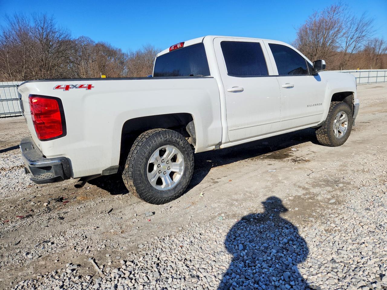 2015 Chevrolet All models VIN 3GCUKREC0FG423944 photo 3