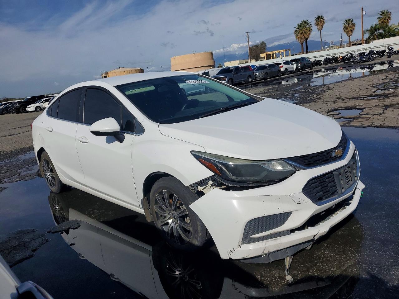 2017 Chevrolet Cruze VIN 3G1BE5SM4HS562326 photo 4