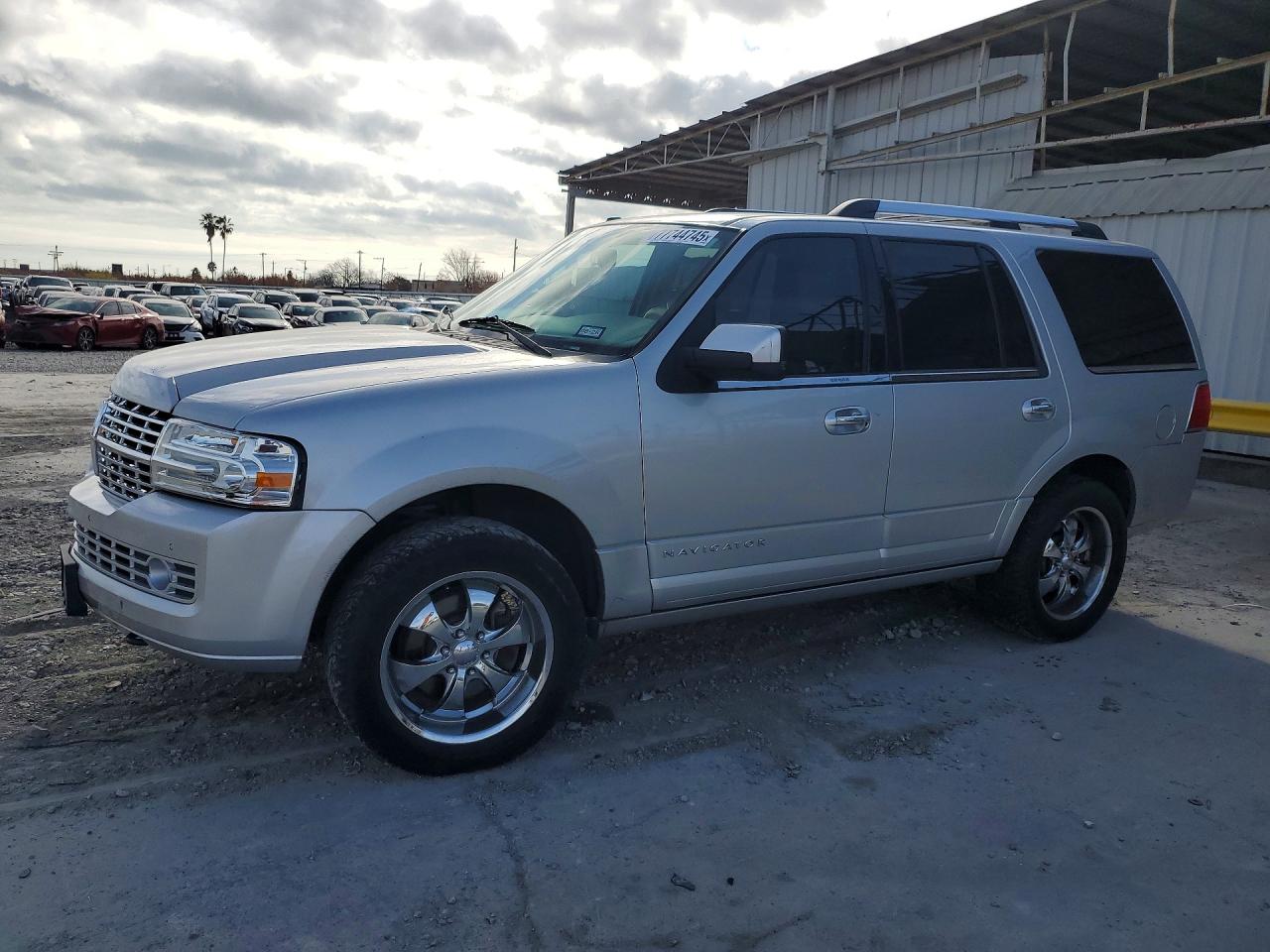 2013 Lincoln Navigator VIN 5LMJJ2H59DEL02725 photo 1