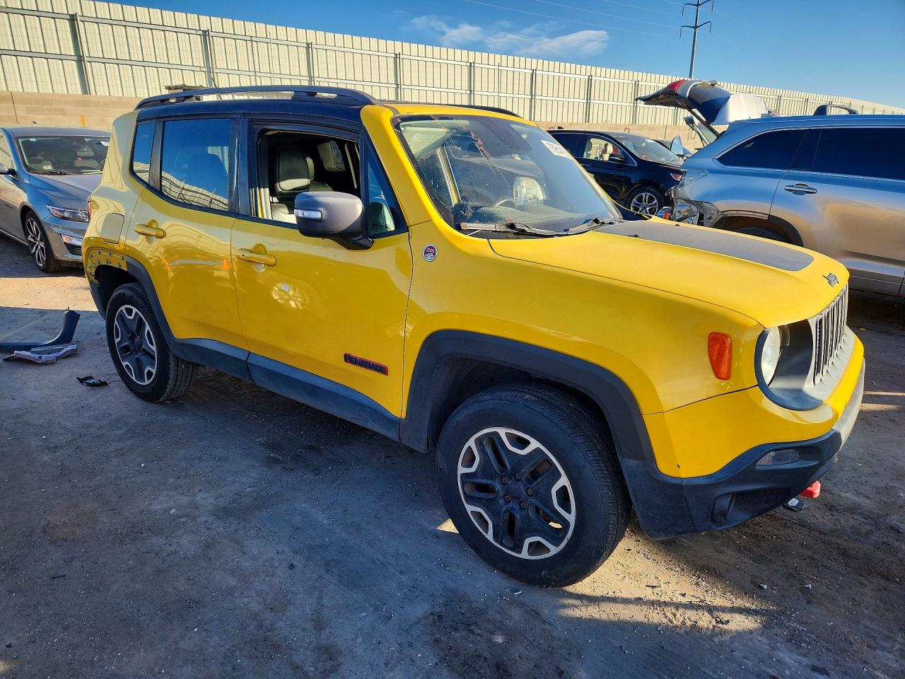 2015 Jeep Renegade VIN ZACCJBCT4FPC16125 photo 4