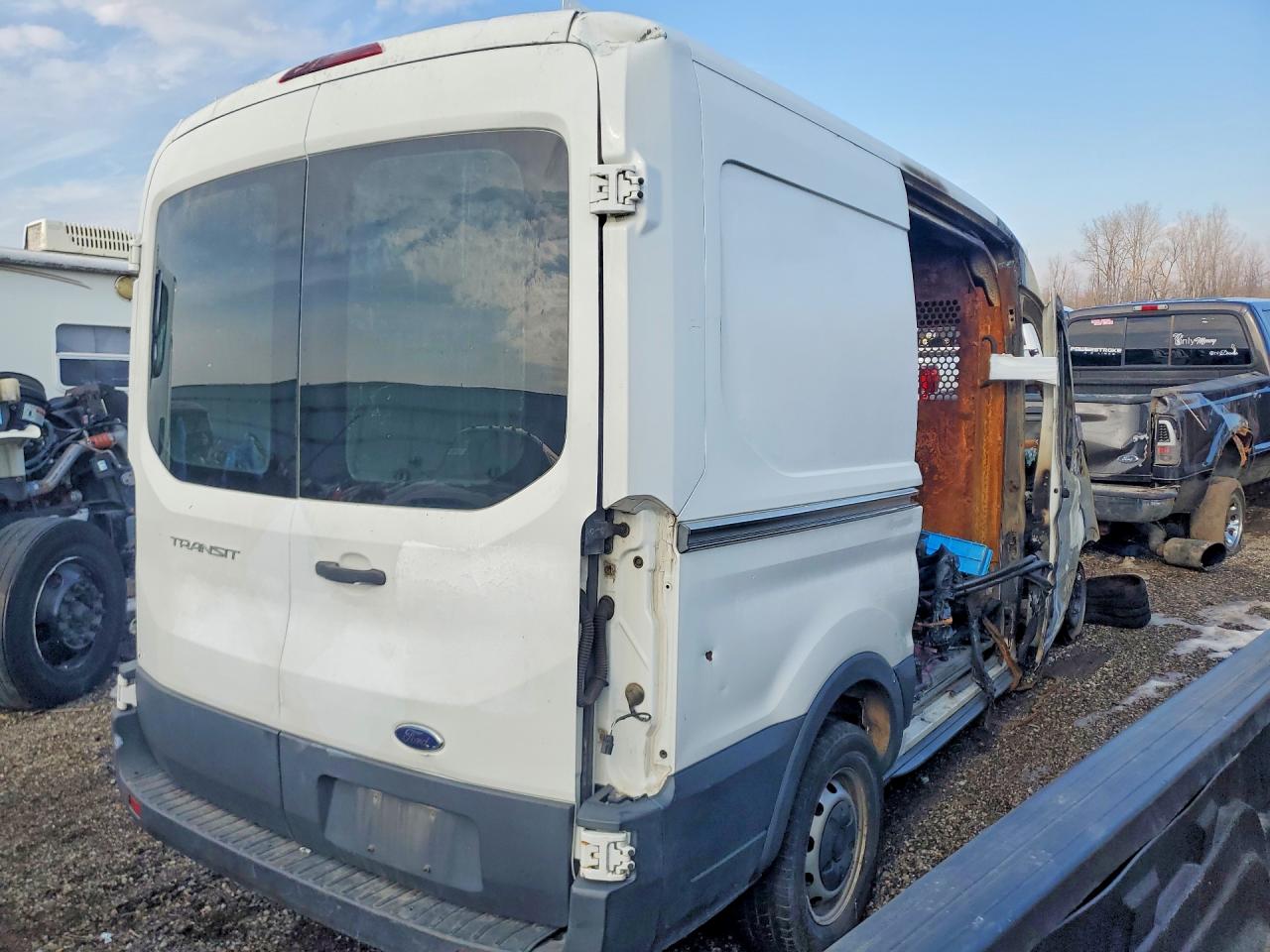 2015 Ford All models VIN 1FTNR1CM5FKB11513 photo 3