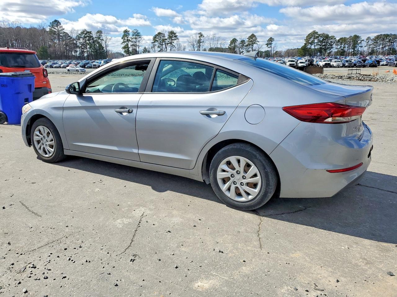2017 Hyundai Elantra VIN 5NPD74LFXHH067031 photo 2