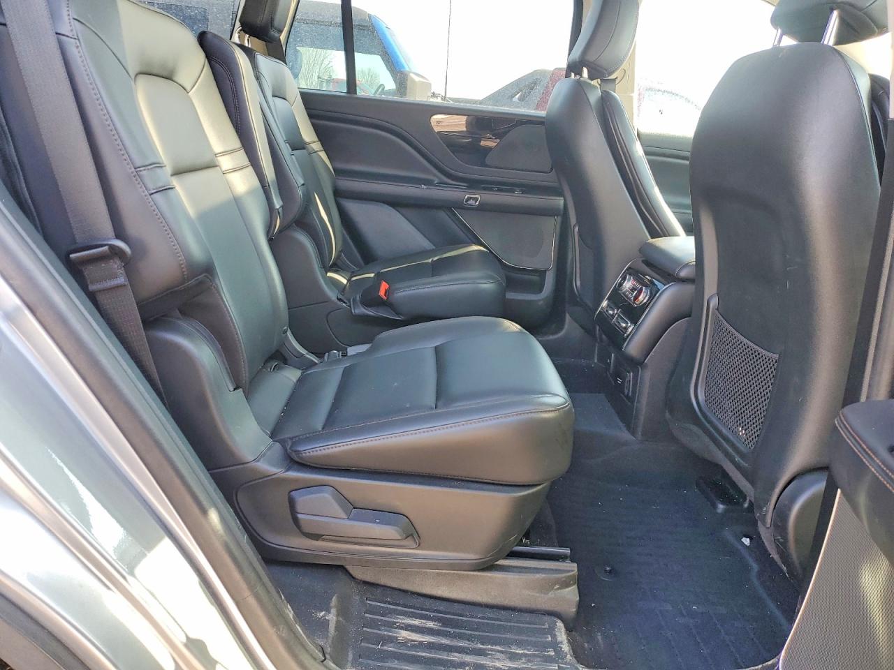 2024 Lincoln Aviator VIN 5LM5J6XC7RGL02128 photo 11
