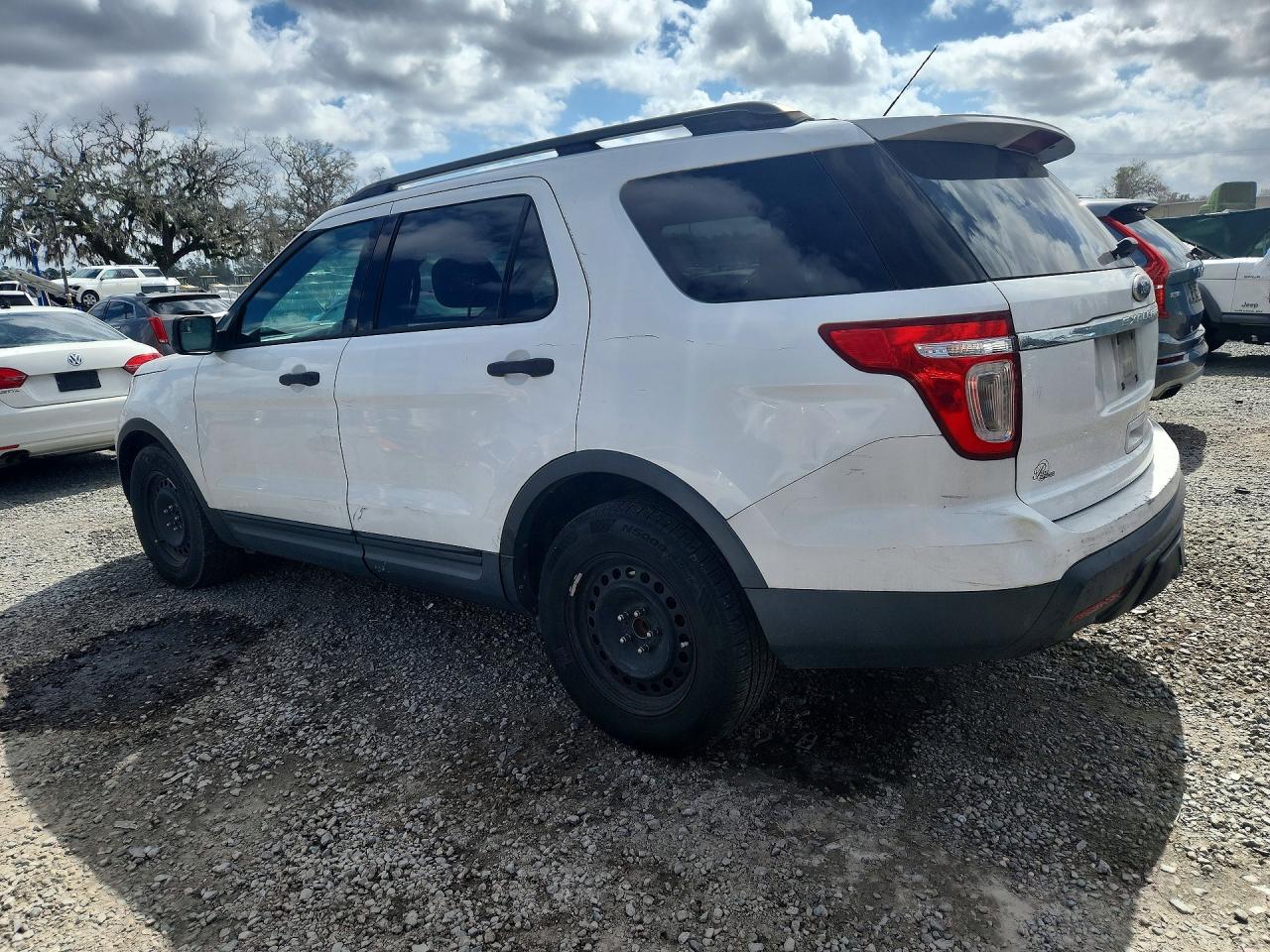 2013 Ford Explorer VIN 1FM5K7B89DGC62832 photo 2