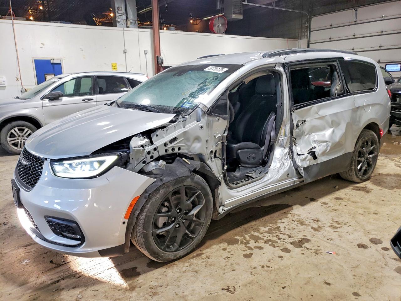 2024 Chrysler Pacifica VIN 2C4RC3BGXRR175224 photo 1