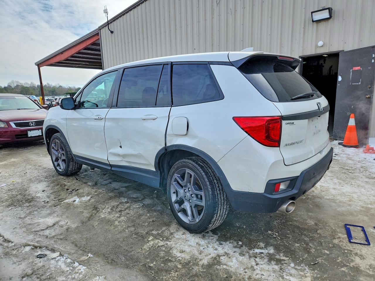 2022 Honda Passport VIN 5FNYF8H57NB020626 photo 2