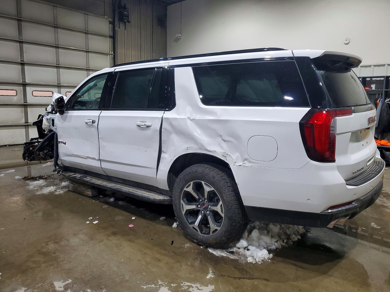 2026 GMC Yukon xl a VIN 1GKS2HKD4TR205553 photo 2