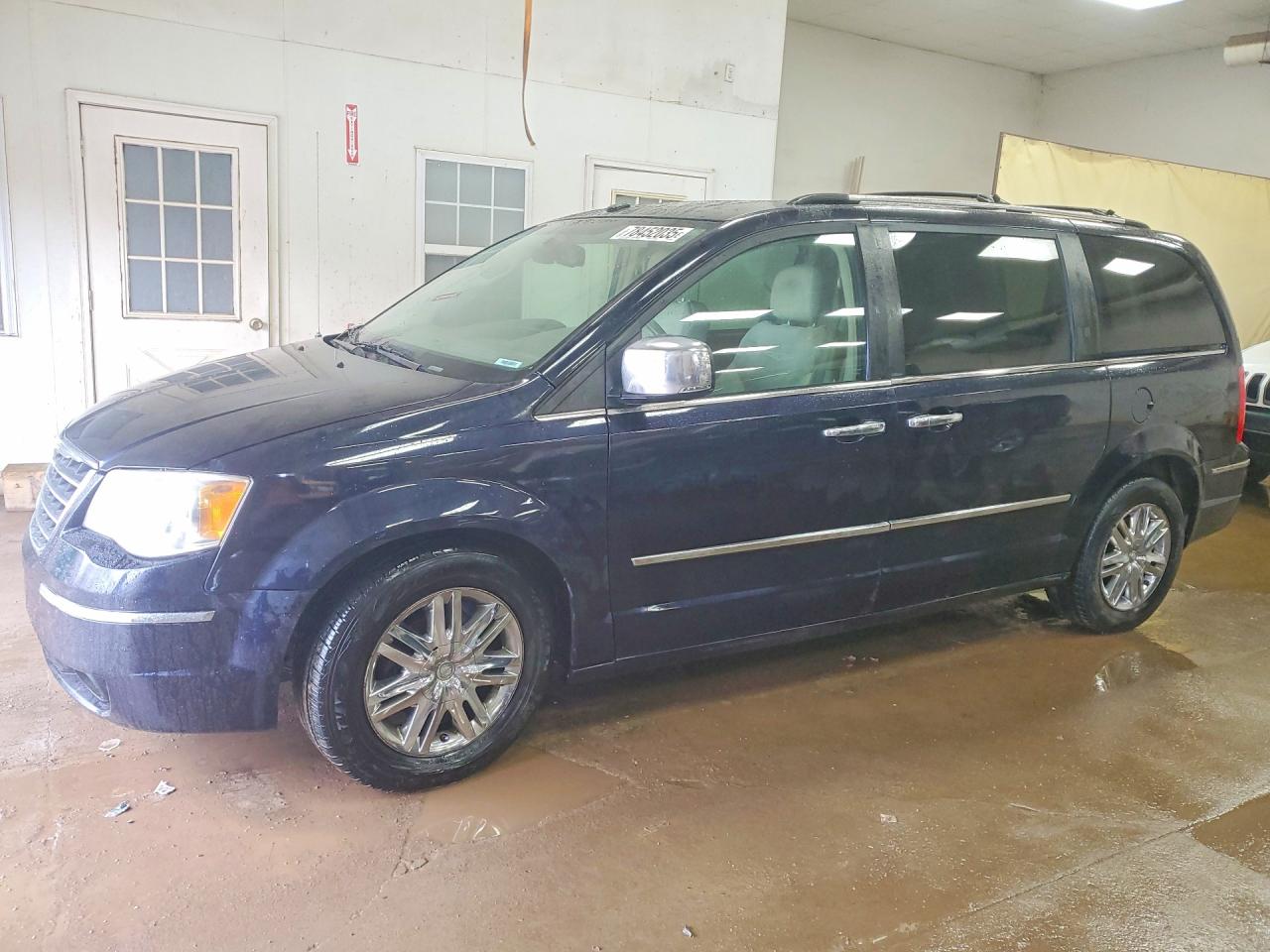 2010 Chrysler Minivan VIN 2A4RR7DX0AR381055 photo 1