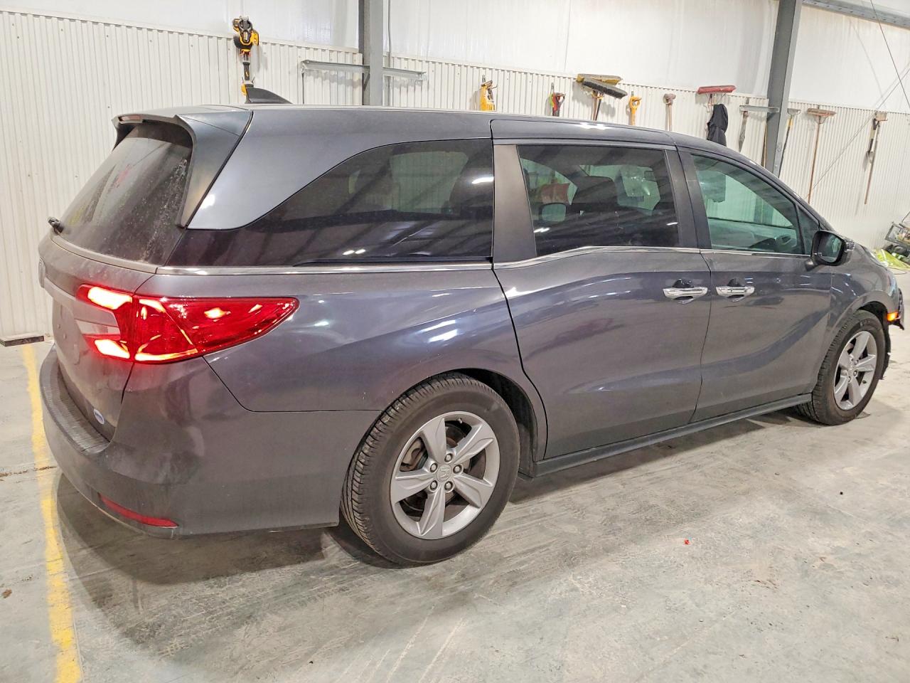 2018 Honda Odyssey VIN 5FNRL6H78JB081996 photo 3