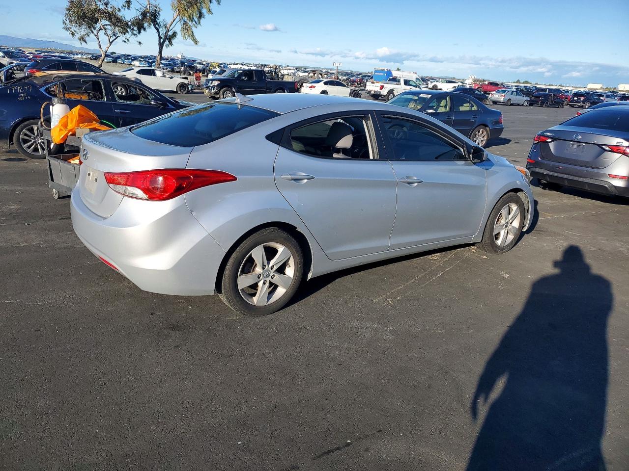 2011 HYUN Elantra gl VIN KMHDH4AE9BU152572 photo 3