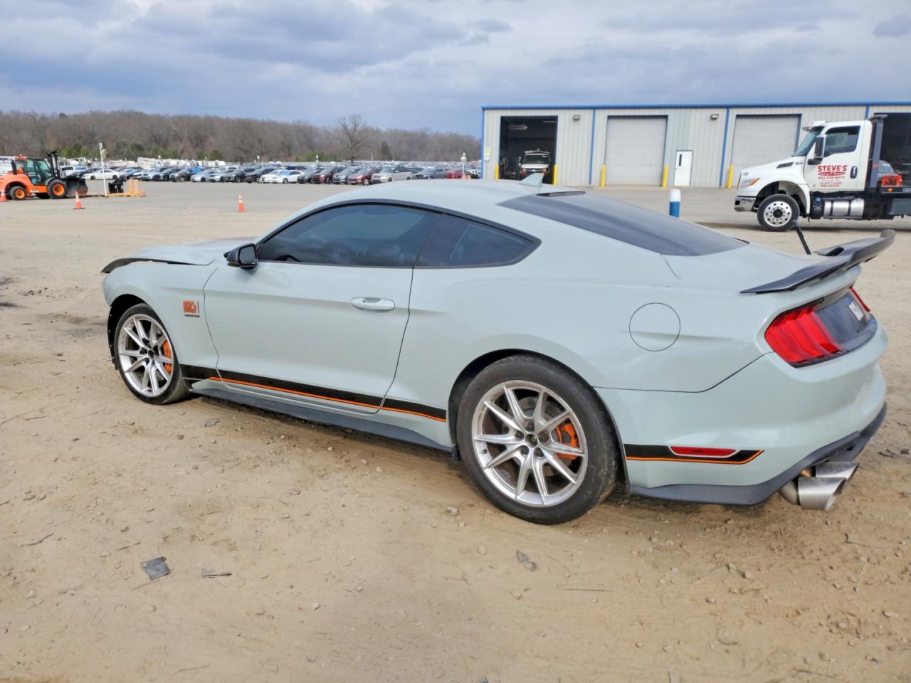 2022 Ford Mustang VIN 1FA6P8R01N5554218 photo 2