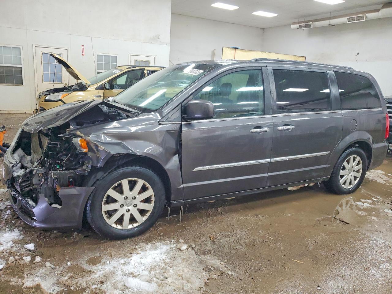 2015 Chrysler Minivan VIN 2C4RC1BG4FR617561 photo 1