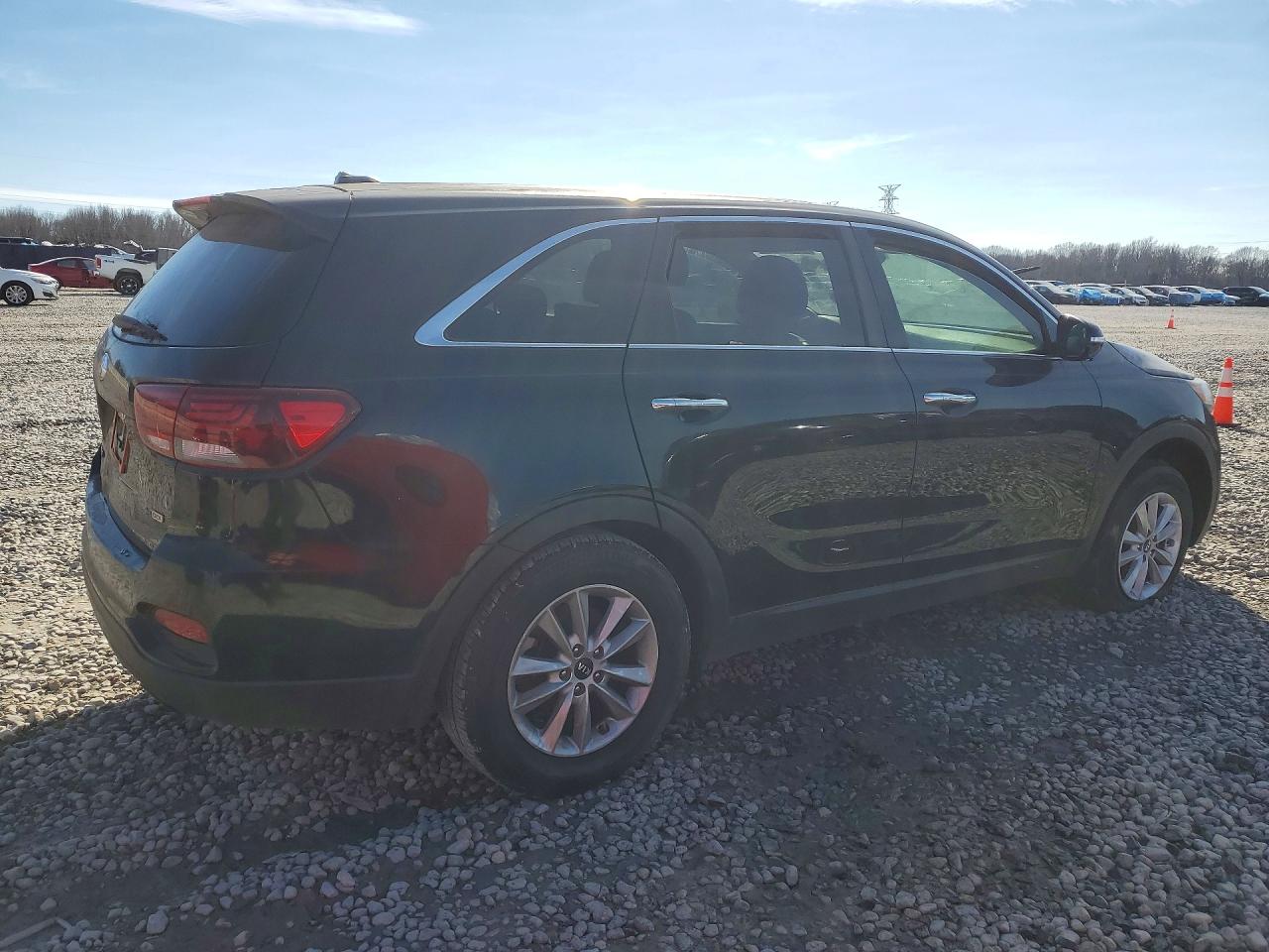 2019 Kia Sorento VIN 5XYPG4A3XKG534775 photo 3