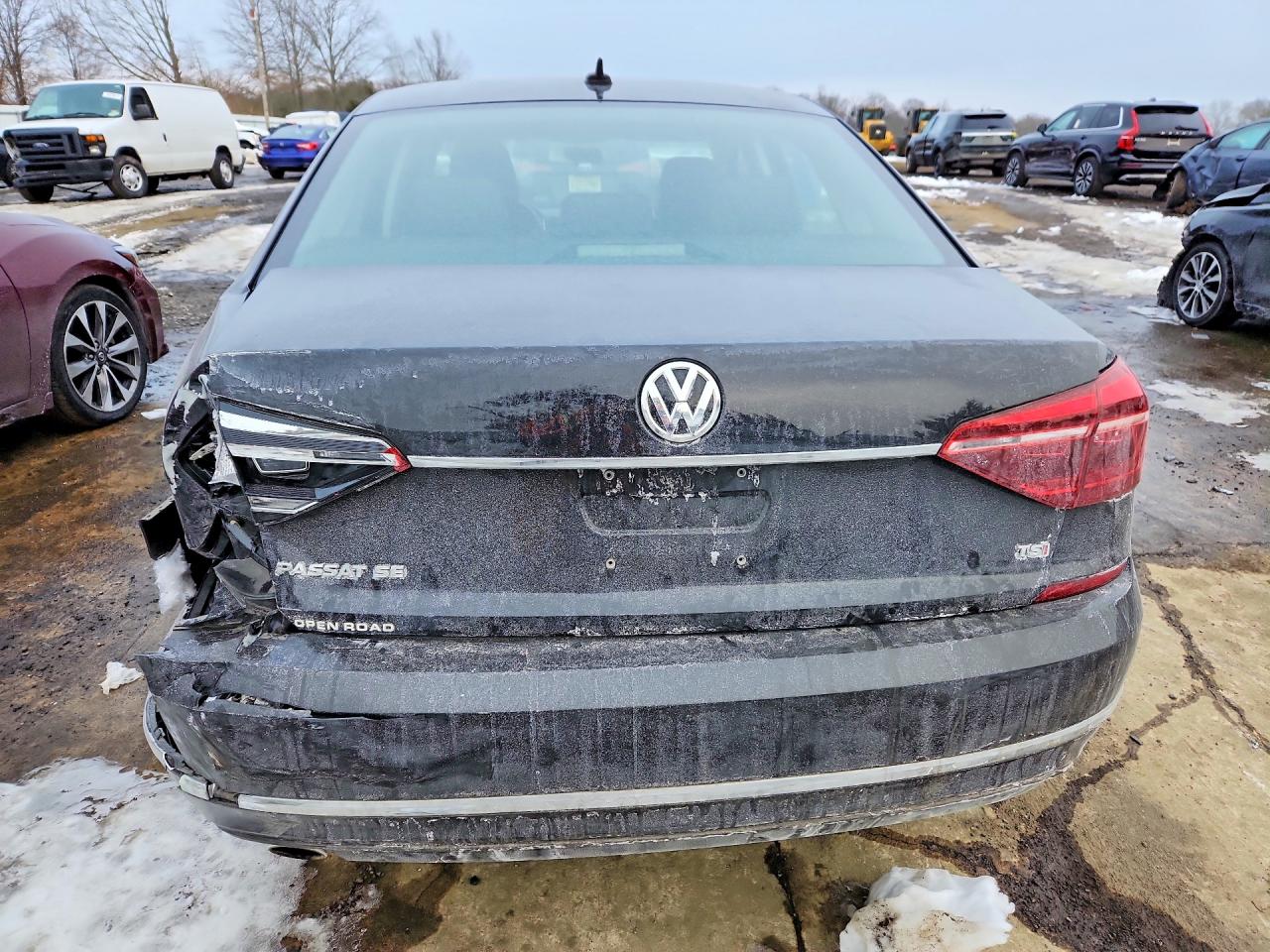 2018 Volkswagen Passat VIN 1VWBA7A34JC010826 photo 6